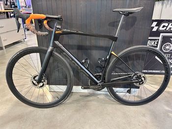 Used BMC Roadmachine 01 2023 Road & Gravel, Black — image 9 of 14