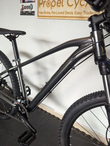 Used Scott Aspect Shimano Altus 2022 Mountainbike, Light Gray — image 10 of 11