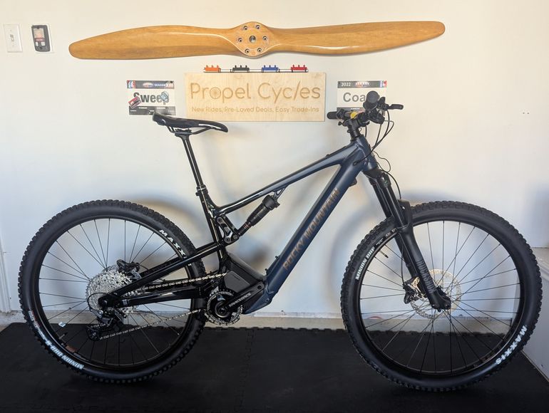 Used Rocky Mountain Instinct Powerplay Alloy 30 2022 2022 Mountainbike, Black, 29 — image 1 of 10