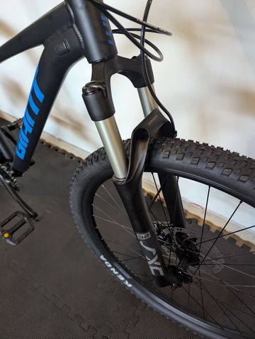 Used Giant Talon 1 2022 2022 Mountainbike, Black, 27.5, 29 — image 5 of 11