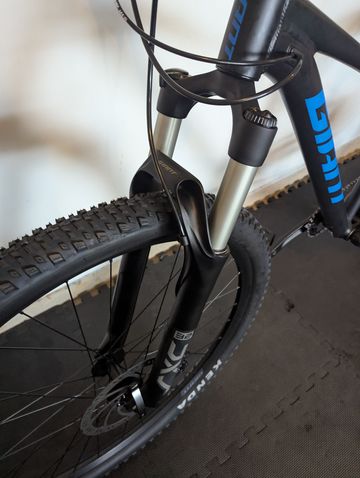 Used Giant Talon 1 2022 2022 Mountainbike, Black, 27.5, 29 — image 8 of 11