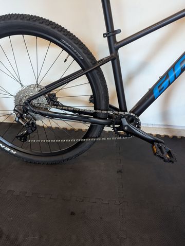 Used Giant Talon 1 2022 2022 Mountainbike, Black, 27.5, 29 — image 3 of 11