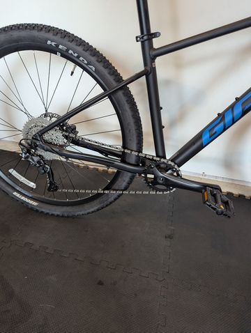 Used Giant Talon 1 2022 2022 Mountainbike, Black, 27.5, 29 — image 3 of 9