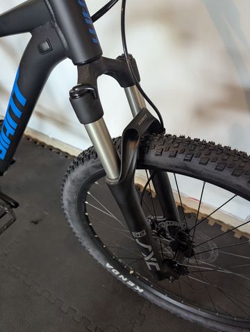 Used Giant Talon 1 2022 2022 Mountainbike, Black, 27.5, 29 — image 5 of 9