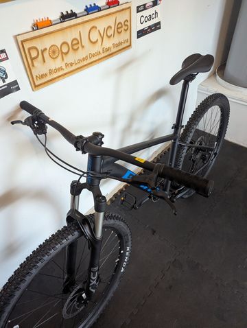 Used Giant Talon 1 2022 2022 Mountainbike, Black, 27.5, 29 — image 9 of 9