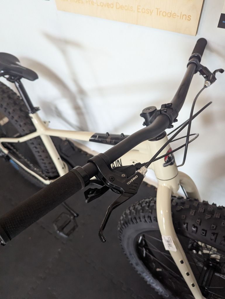 Used Rocky Mountain Blizzard Alloy 10 2022 2022 Mountainbike, Black, 26 — image 6 of 8
