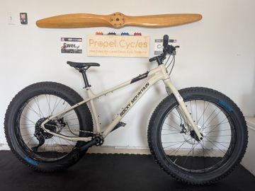 Used Rocky Mountain Blizzard Alloy 10 2022 2022 Mountainbike, Black, 26 — image 3 of 8