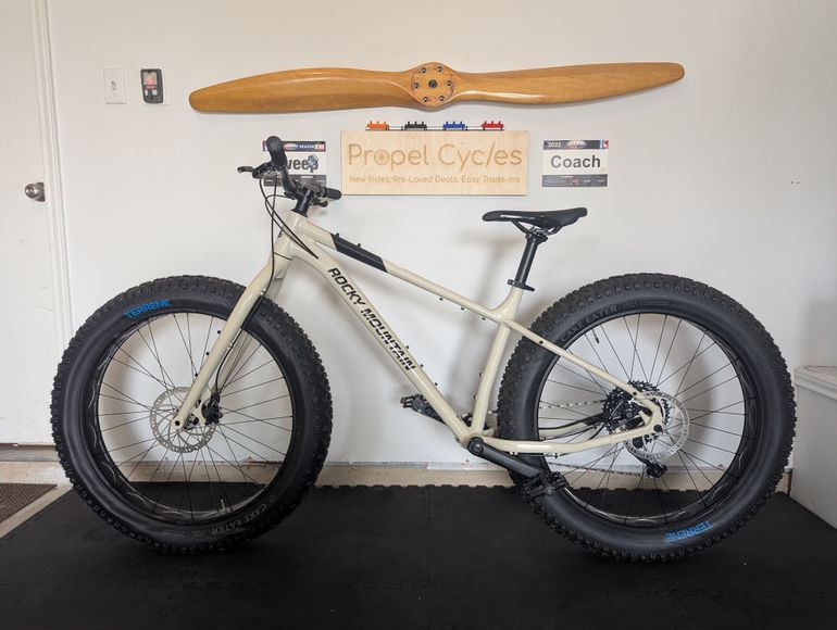Used Rocky Mountain Blizzard Alloy 10 2022 2022 Mountainbike, Black, 26 — image 1 of 8