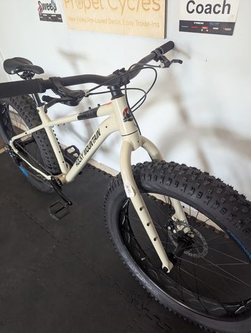 Used Rocky Mountain Blizzard Alloy 10 2022 2022 Mountainbike, Black, 26 — image 5 of 8