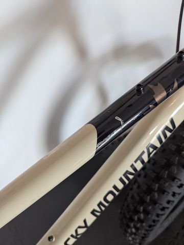 Used Rocky Mountain Blizzard Alloy 10 2022 2022 Mountainbike, Black, 26 — image 8 of 8