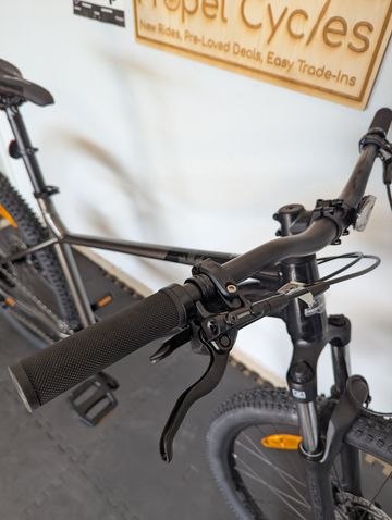 Used Rocky Mountain Fusion 10 2022 2022 Mountainbike, Black, 29 — image 5 of 9
