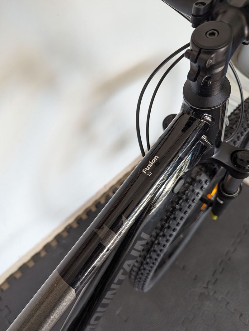 Used Rocky Mountain Fusion 10 2022 2022 Mountainbike, Black, 29 — image 8 of 9