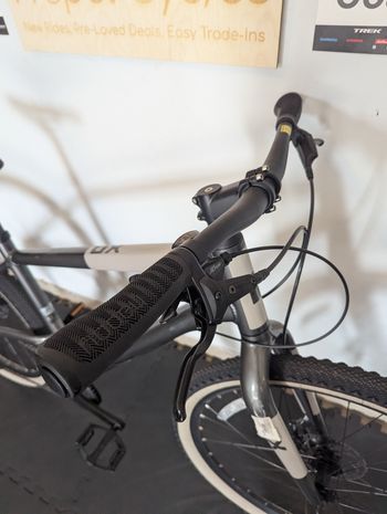 Used Liv NEW Momentum Iride UX 9S Size M 2022 Road & Gravel, Black — image 5 of 8