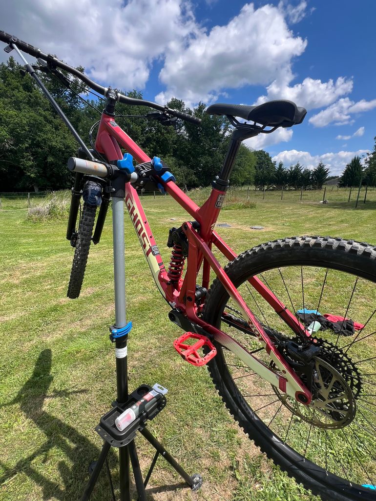 Used Ghost Riot EN Essential 2023 2023 Mountainbike, Red, 29 — image 2 of 3