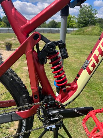 Used Ghost Riot EN Essential 2023 2023 Mountainbike, Red, 29 — image 1 of 3