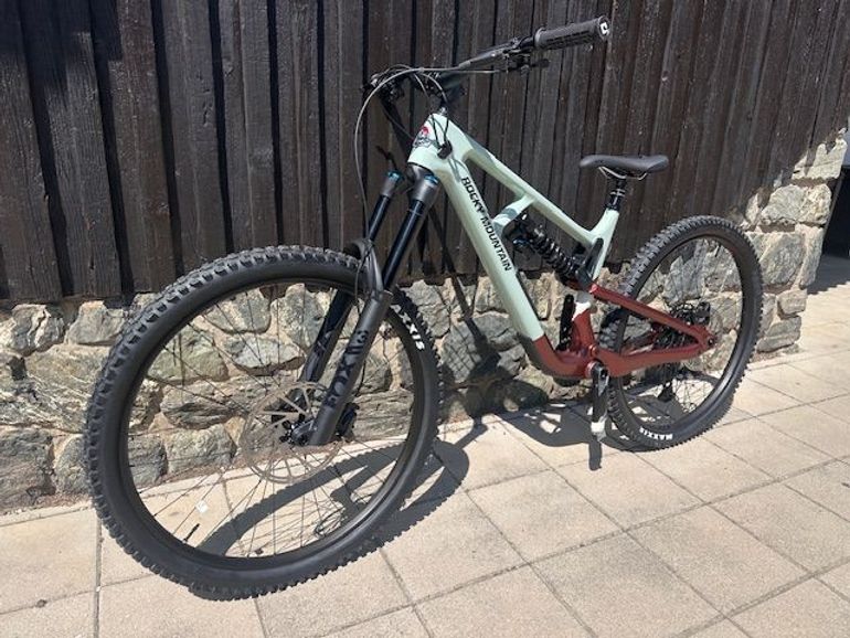 Rocky Mountain Slayer C50 Sram 2024 2024 Mountainbike d'occasion — image 1 sur 9
