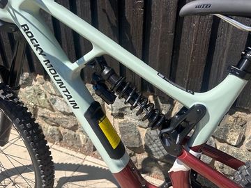 Gebrauchtes Rocky Mountain Slayer C50 Sram 2024 2024 Mountainbike, Rot, 29, 27.5 — Bild 4 von 9