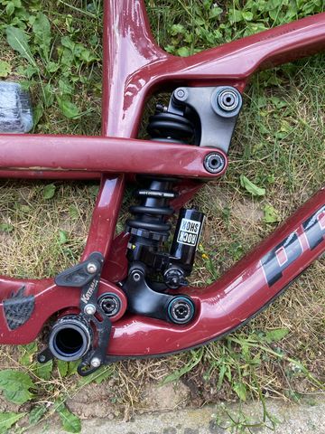 Used Propain Tyee CF 5 2023 Mountainbike, Red, 29 — image 1 of 5