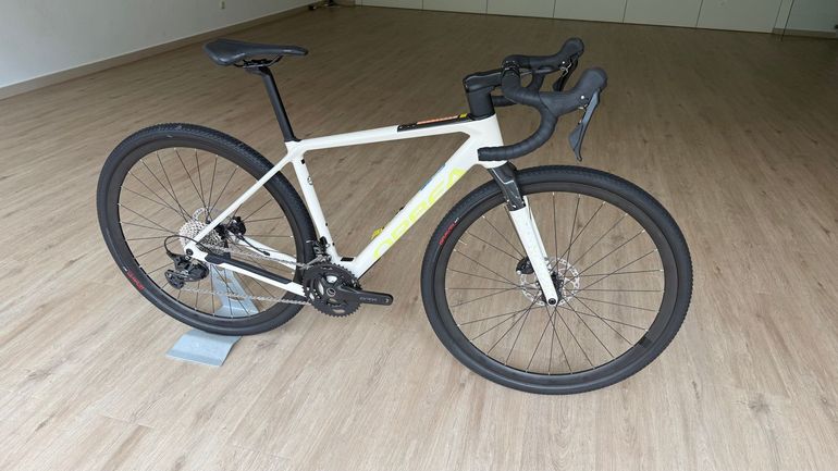 Used Orbea TERRA M30TEAM 2024 2024 Road & Gravel, White — image 3 of 11