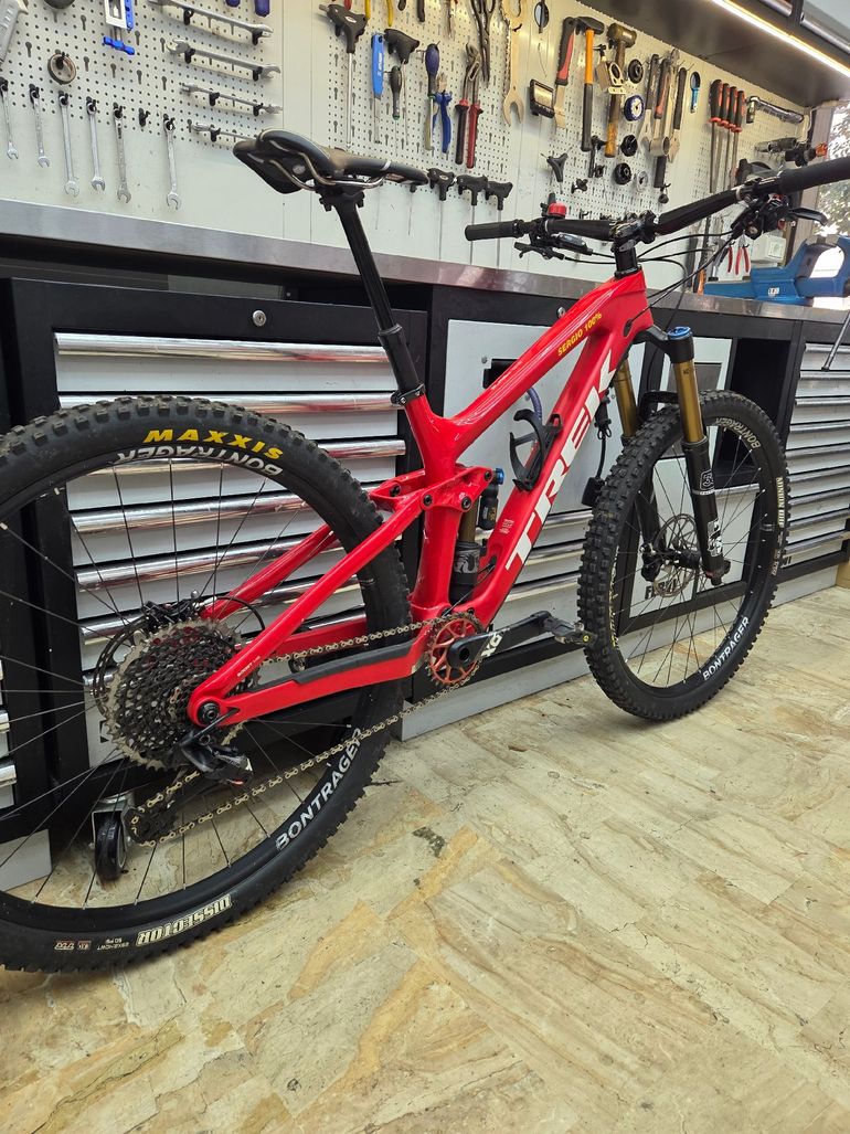 Used Trek Slash 9.9 2019 2019 Mountainbike, Red, 29 — image 3 of 11