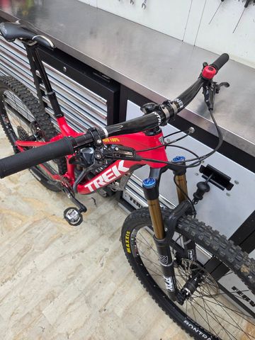 Used Trek Slash 9.9 2019 2019 Mountainbike, Red, 29 — image 5 of 11