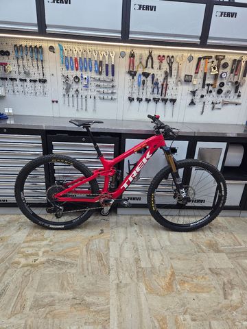 Used Trek Slash 9.9 2019 2019 Mountainbike, Red, 29 — image 1 of 11
