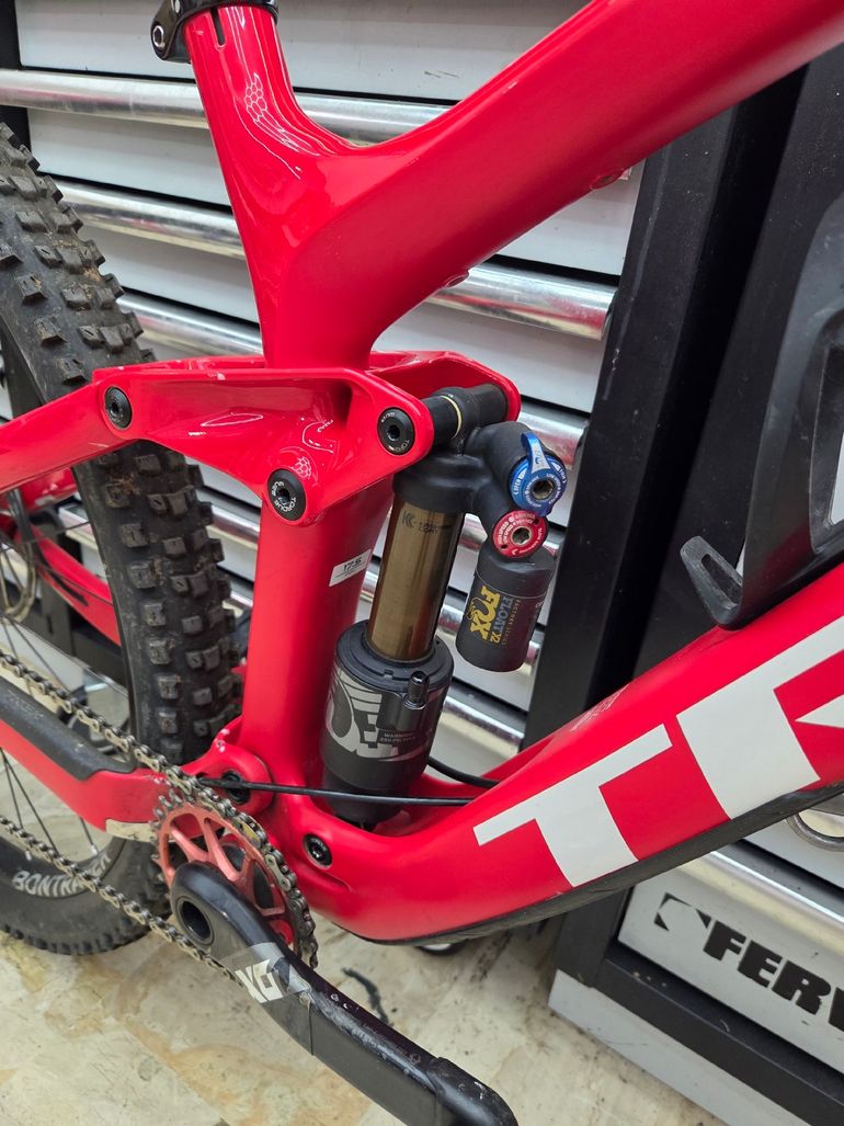 Used Trek Slash 9.9 2019 2019 Mountainbike, Red, 29 — image 7 of 11