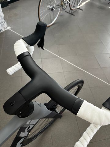 Gebrauchtes Bianchi Oltre SRAM Force eTap AXS 2022 Road & Gravel, Hellgrau — Bild 5 von 6