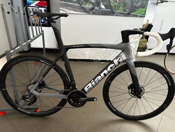 Bianchi, Oltre SRAM Force eTap AXS