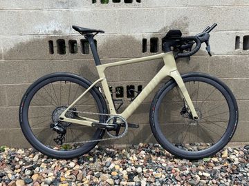 Gebrauchtes Factor Ostro SRAM Force eTap AXS 2024 Road & Gravel, Schwarz — Bild 1 von 11