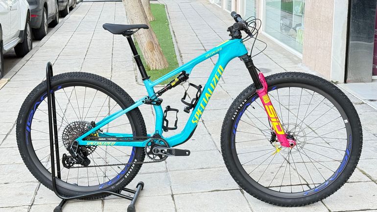Used Specialized Epic 8 Pro 2025 2025 Mountainbike, Blue, 29 — image 8 of 37