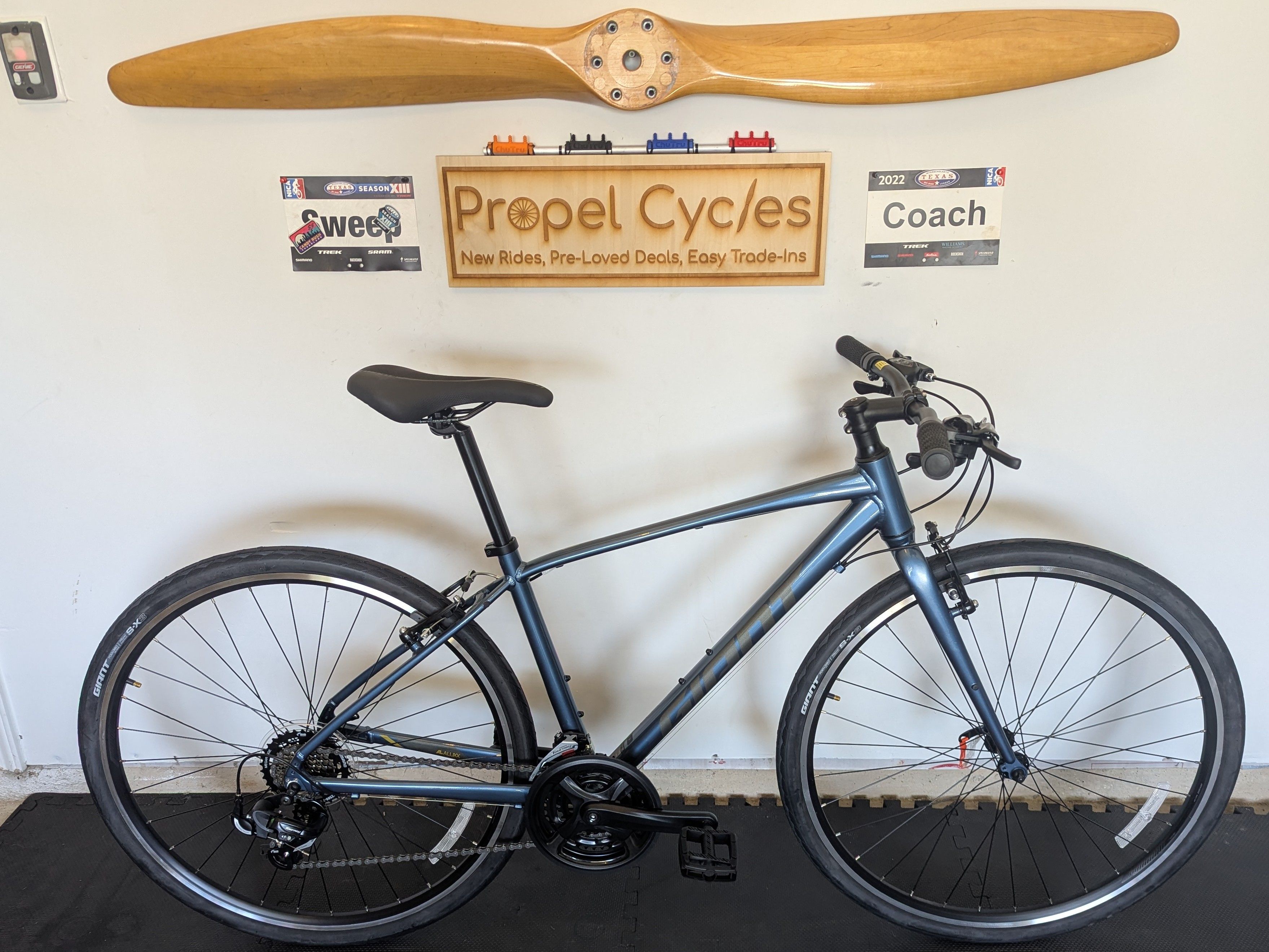 Giant NEW Giant Escape 3, Size S 2022