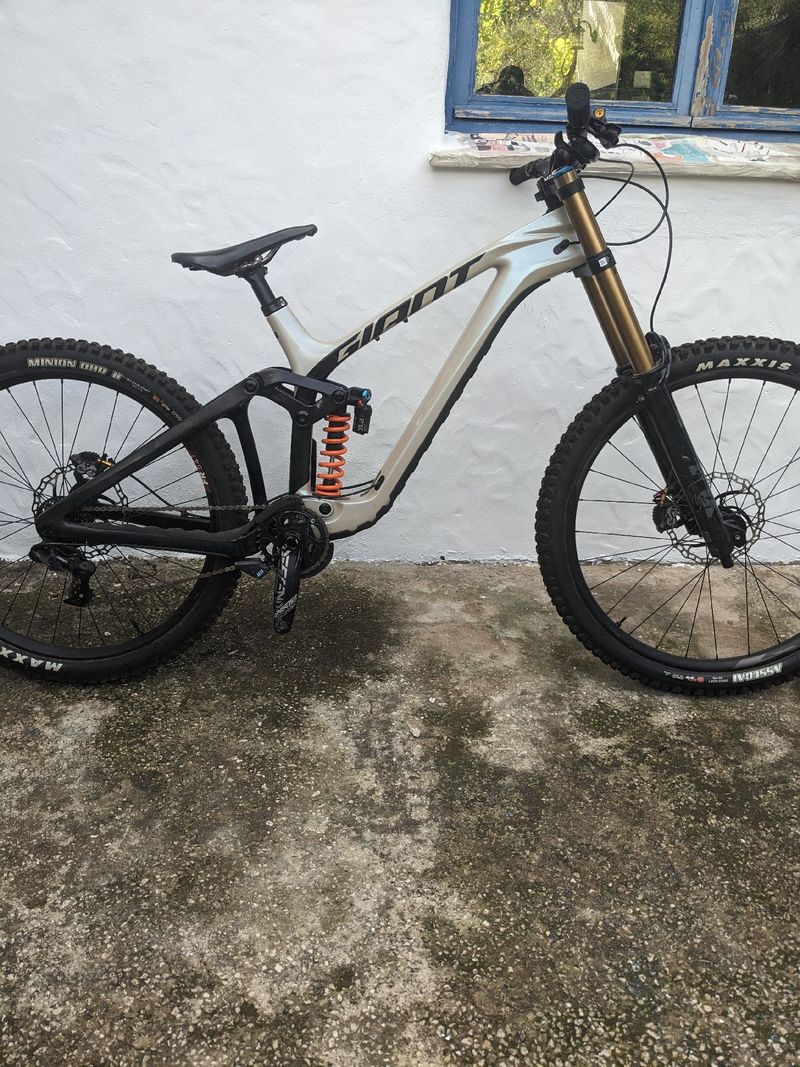 Giant Glory Advanced 2024 2024 Mountainbike d'occasion — image 1 sur 8