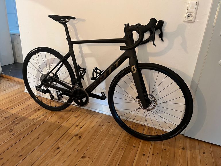 Used Scott Addict 10 2022 Road & Gravel, Black — image 1 of 5