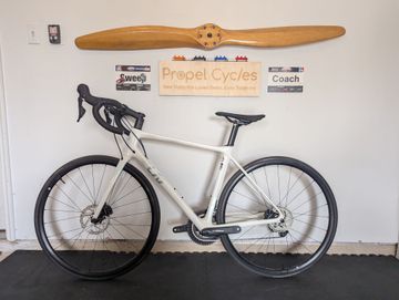 Used Liv Langma Advanced 2 2025 2025 Road & Gravel, White — image 2 of 8