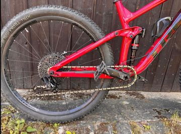 Used Trek Slash 8 2020 2020 Mountainbike, Red, 29 — image 3 of 7