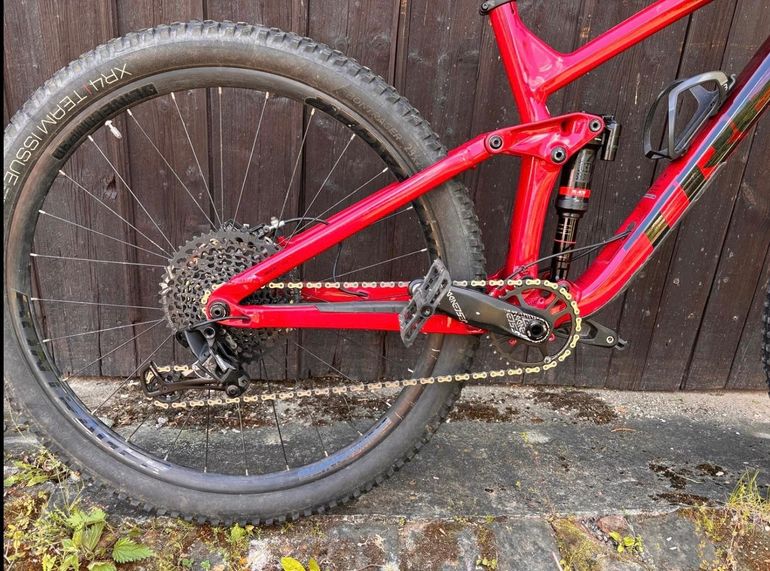 Used Trek Slash 8 2020 2020 Mountainbike, Red, 29 — image 3 of 7