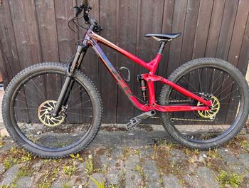 Used Trek Slash 8 2020 2020 Mountainbike, Red, 29 — image 2 of 7