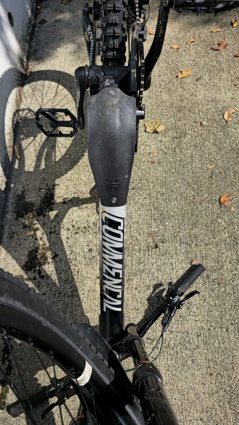 Used Commencal SUPREME DH SRAM GX DH 2017 Mountainbike, Black — image 4 of 7