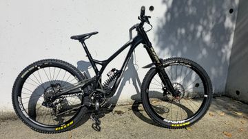 Used Commencal SUPREME DH SRAM GX DH 2017 Mountainbike, Black — image 1 of 7