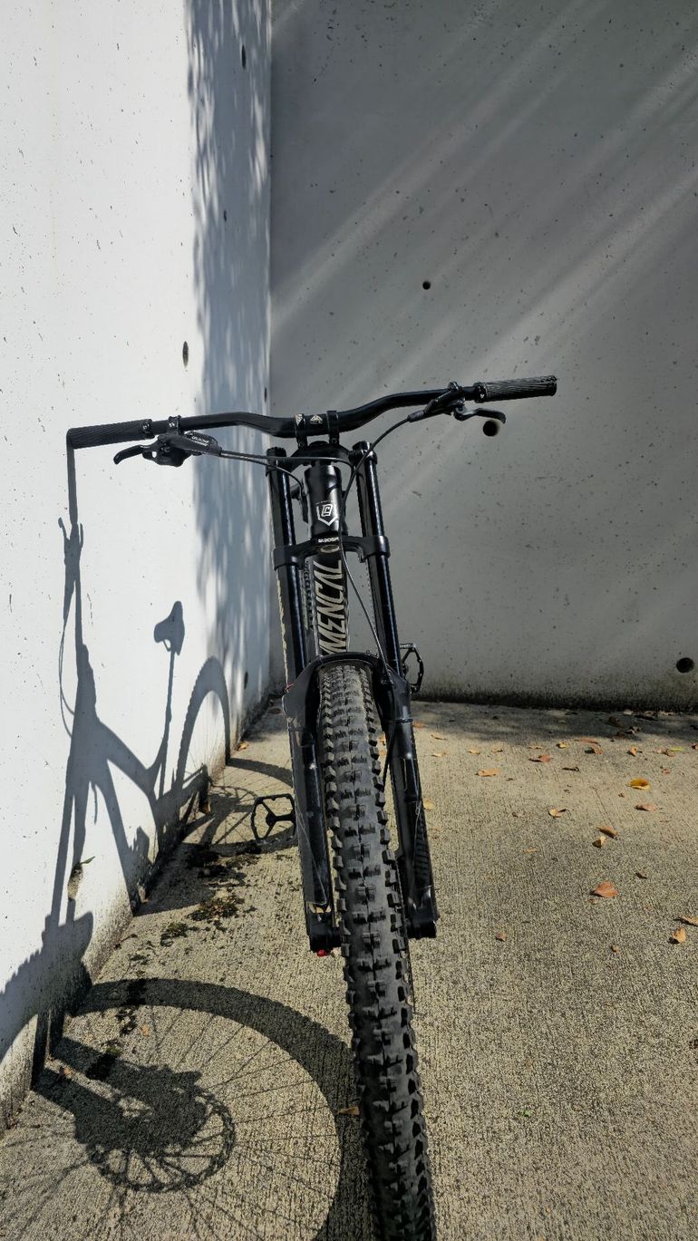 Used Commencal SUPREME DH SRAM GX DH 2017 Mountainbike, Black — image 7 of 7