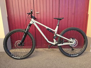 Used Commencal META TR V4 ORIGIN 2022 2022 Mountainbike, Light Gray, 29 — image 2 of 3