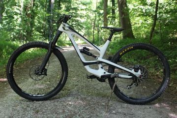 Used YT Industries Capra SRAM GX 2019 Mountainbike, White — image 1 of 10