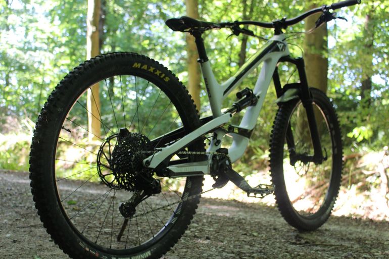 Used YT Industries Capra SRAM GX 2019 Mountainbike, White — image 4 of 10