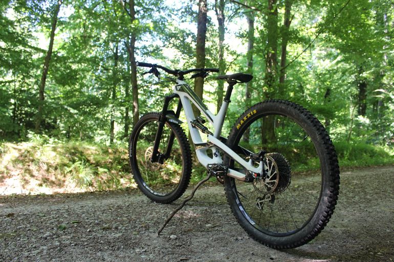 Used YT Industries Capra SRAM GX 2019 Mountainbike, White — image 6 of 10