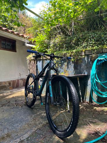 Używany Canyon Lux Trail CF 8 2023 2023 Mountainbike — zdjęcie 2 z 3