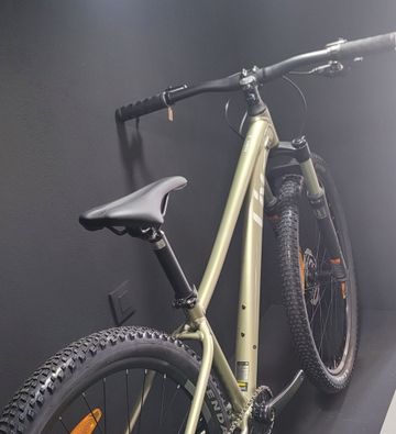 Used Liv Tempt 0 2022 2022 Mountainbike, Green, 27.5, 29 — image 2 of 6