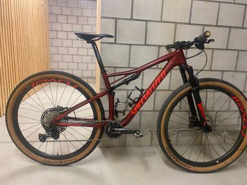 Used Specialized Epic Expert 2020 Mountainbike, Red, 29 — image 1 of 9