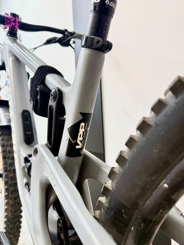Used Santa Cruz 2021 2021 Mountainbike, Light Gray, 29 — image 6 of 9