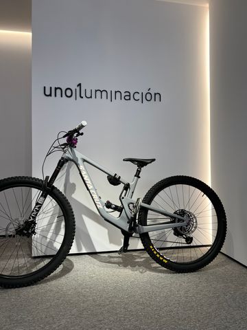 Used Santa Cruz 2021 2021 Mountainbike, Light Gray, 29 — image 1 of 9